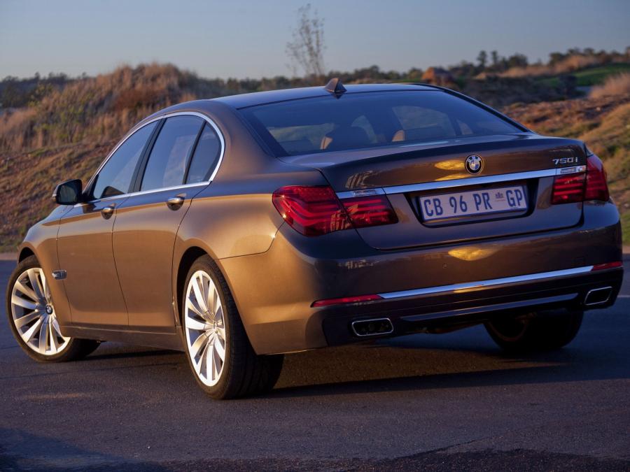  BMW 750i 2012 года  (ZA) (фото 12 из 15)